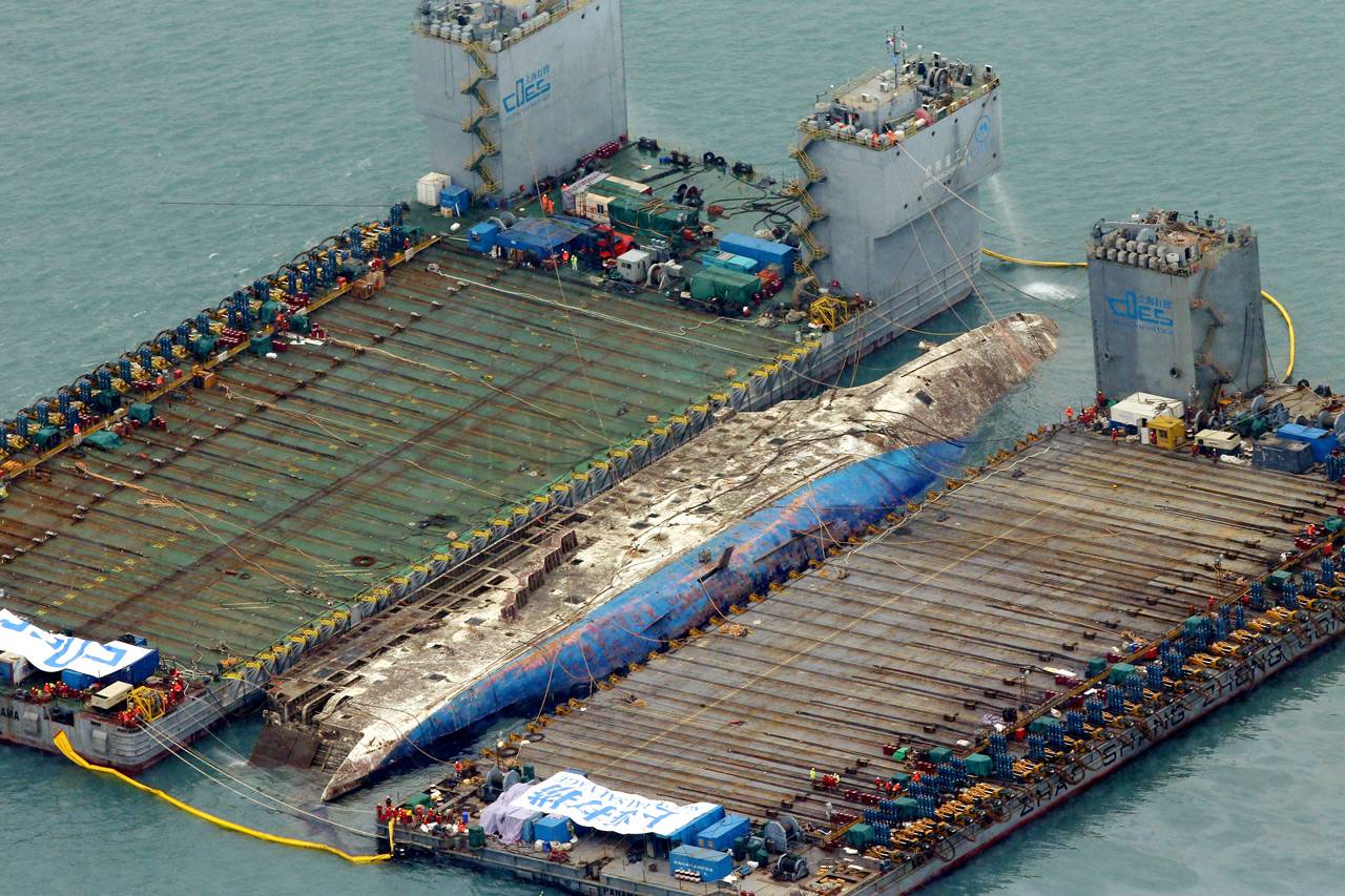 Kapal Sewol Diangkat...