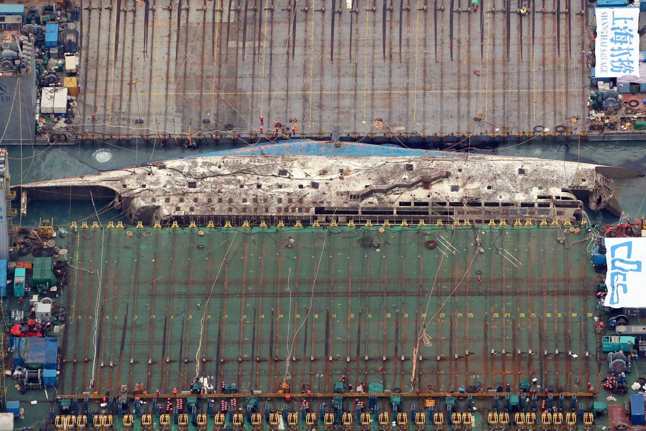Kapal Sewol Diangkat...