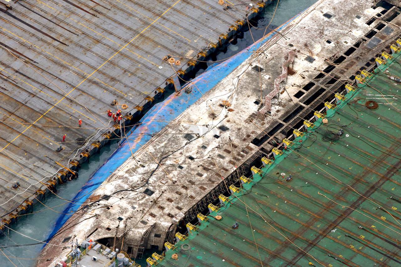 Kapal Sewol Diangkat...