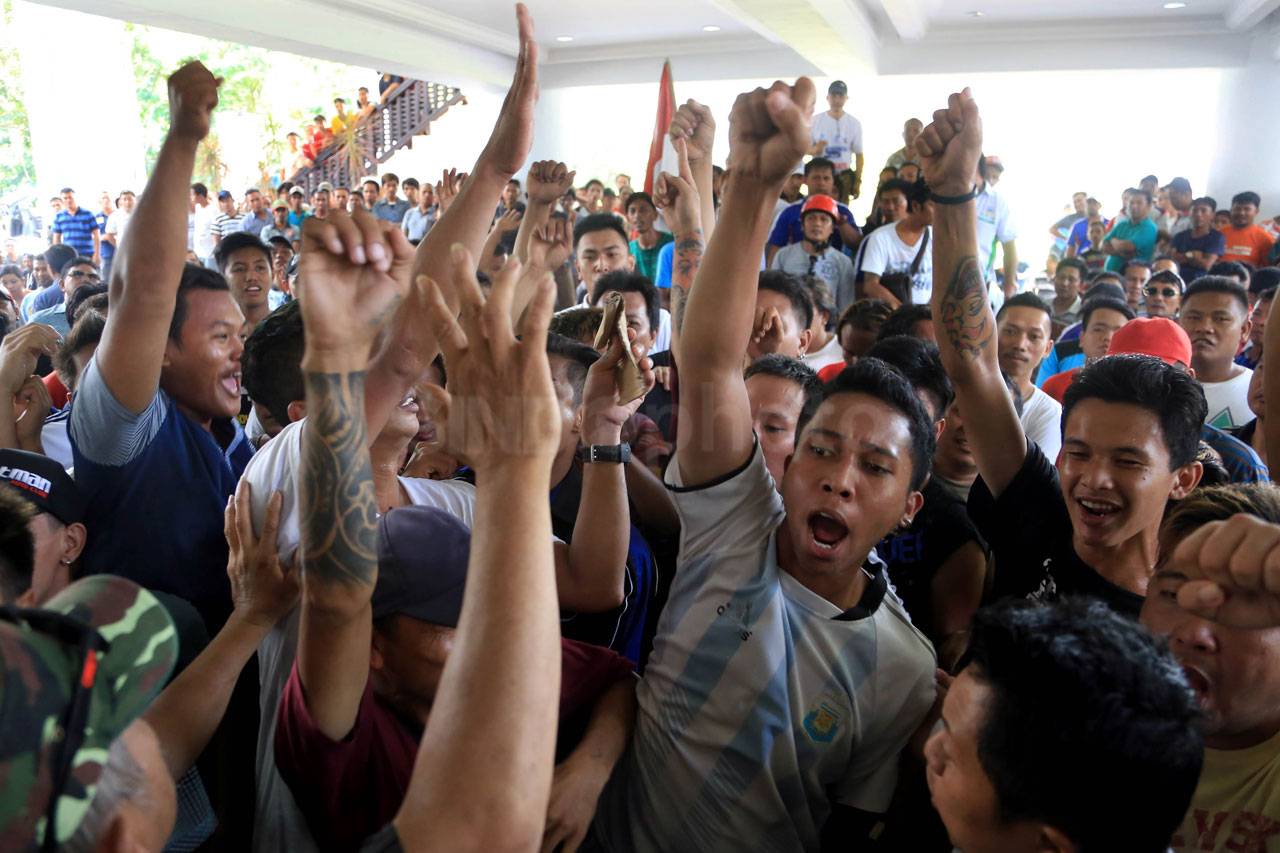 Ratusan Sopir Angkot...