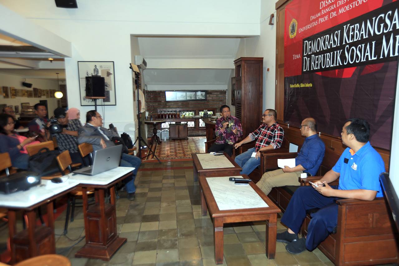 Diskusi Demokrasi Dalam...