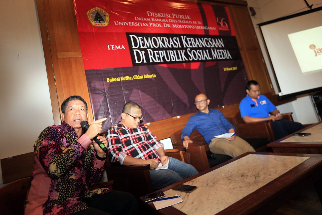 Diskusi Demokrasi Dalam...