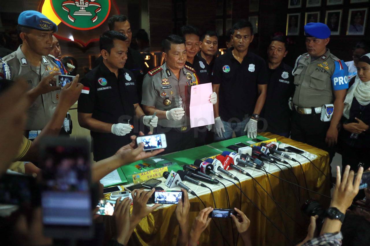 Polisi Tunjukkan Barbuk...
