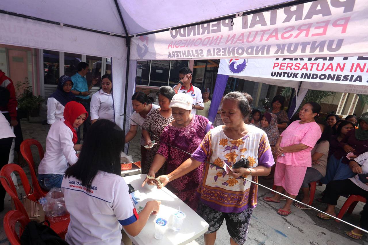 Peduli Masyarakat Bawah,...