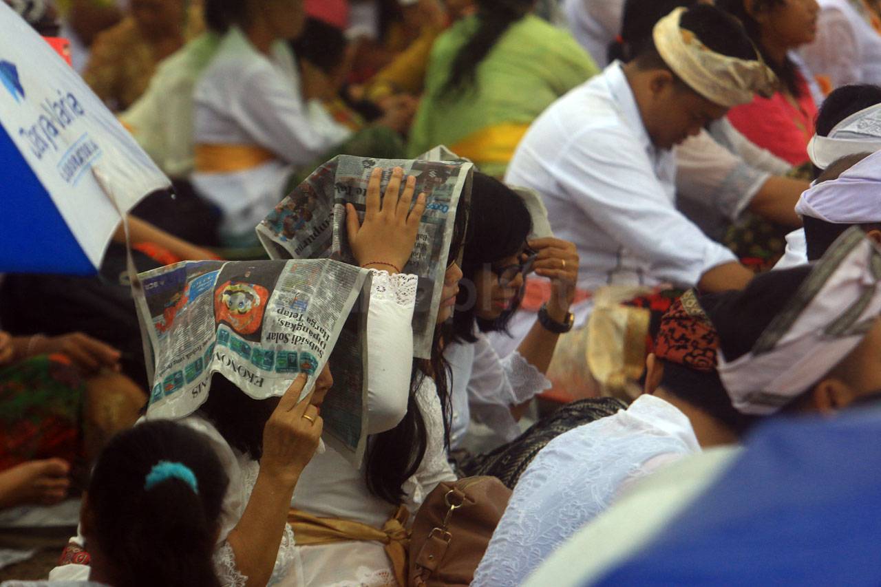 Ribuan Umat Hindu Ikuti...