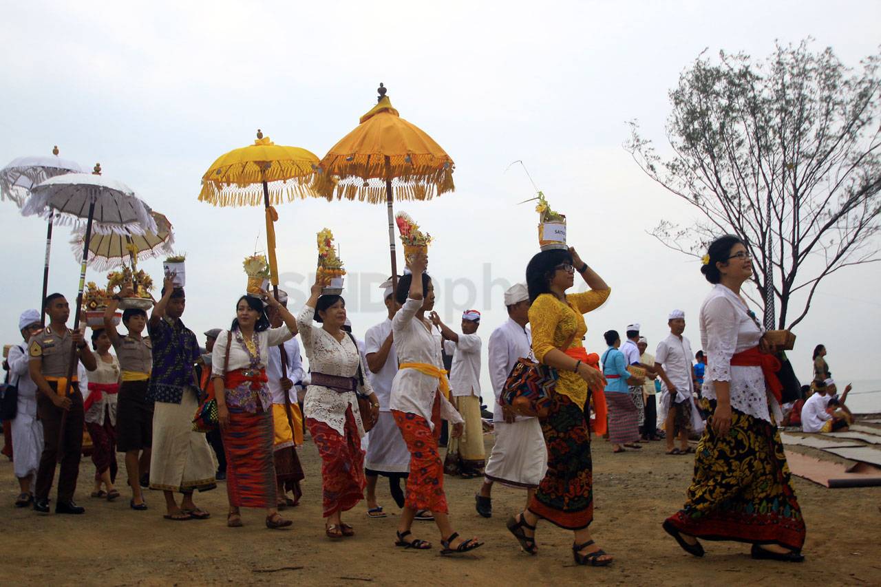 Ribuan Umat Hindu Ikuti...