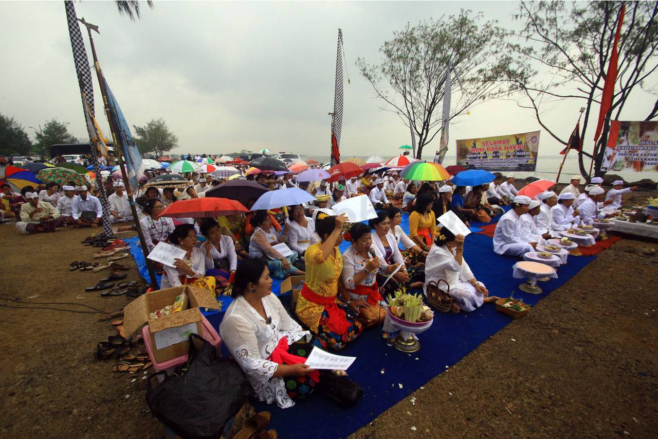 Ribuan Umat Hindu Ikuti...