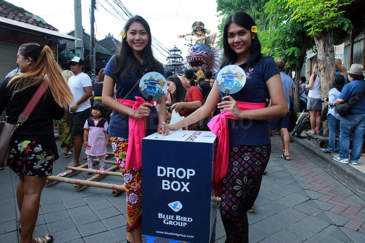 Blue Bird Dukung Festival...