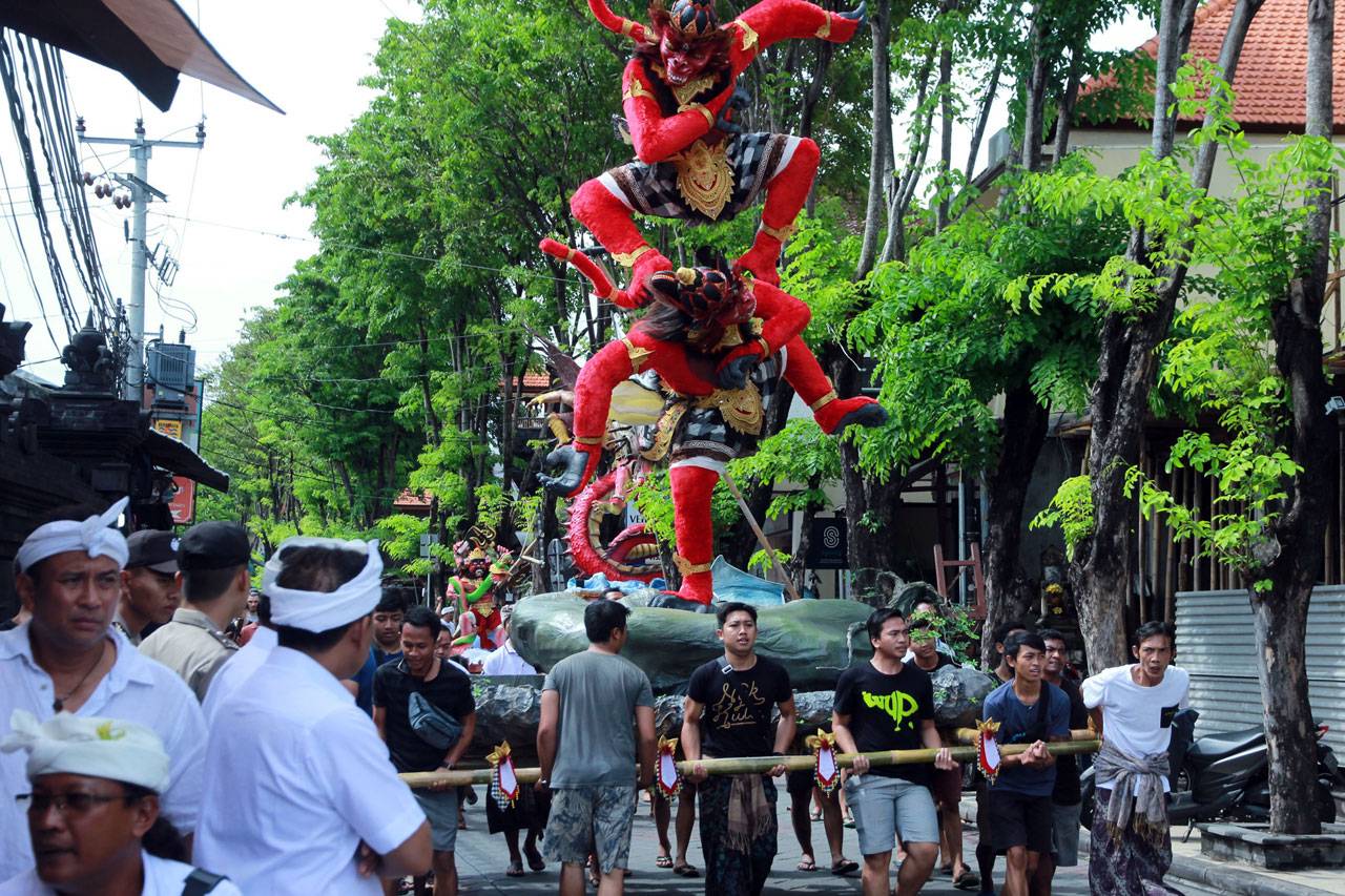 Blue Bird Dukung Festival...