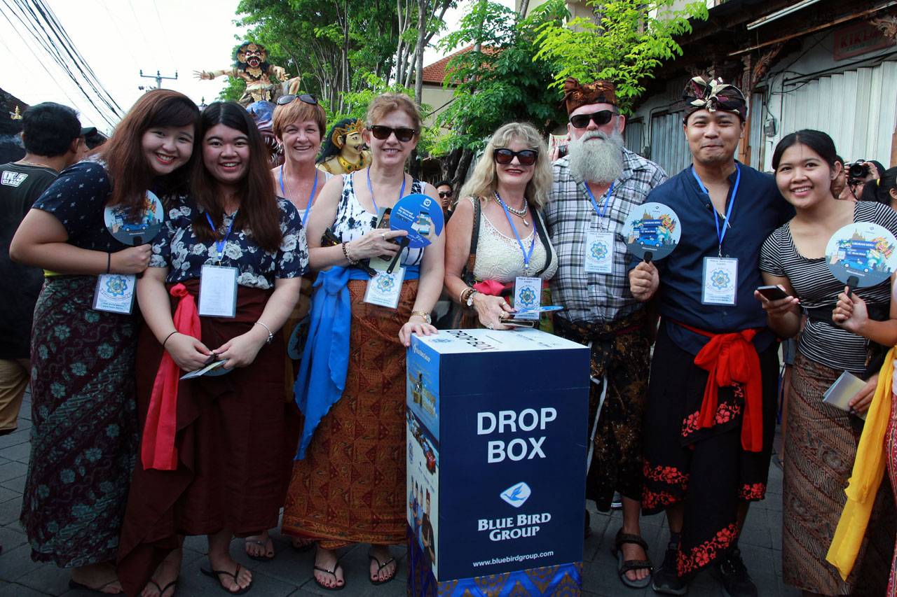 Blue Bird Dukung Festival...
