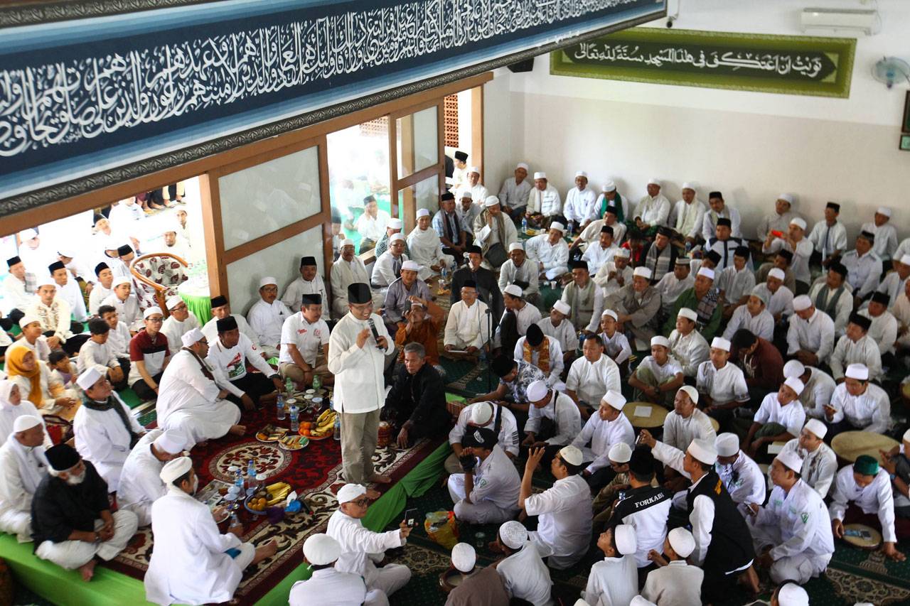 Cagub Anies Hadiri Istighosah...