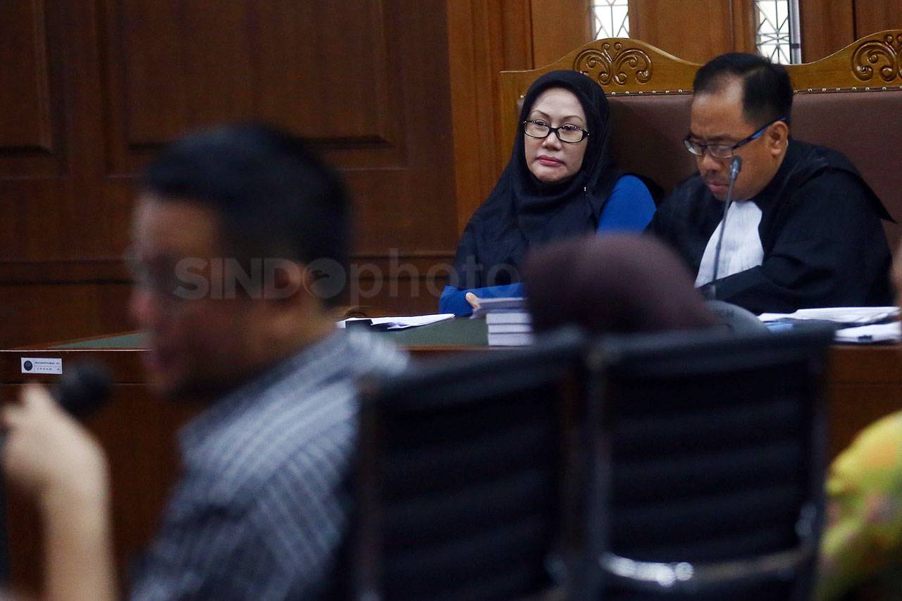 Ratu Atut Jalani Sidang...