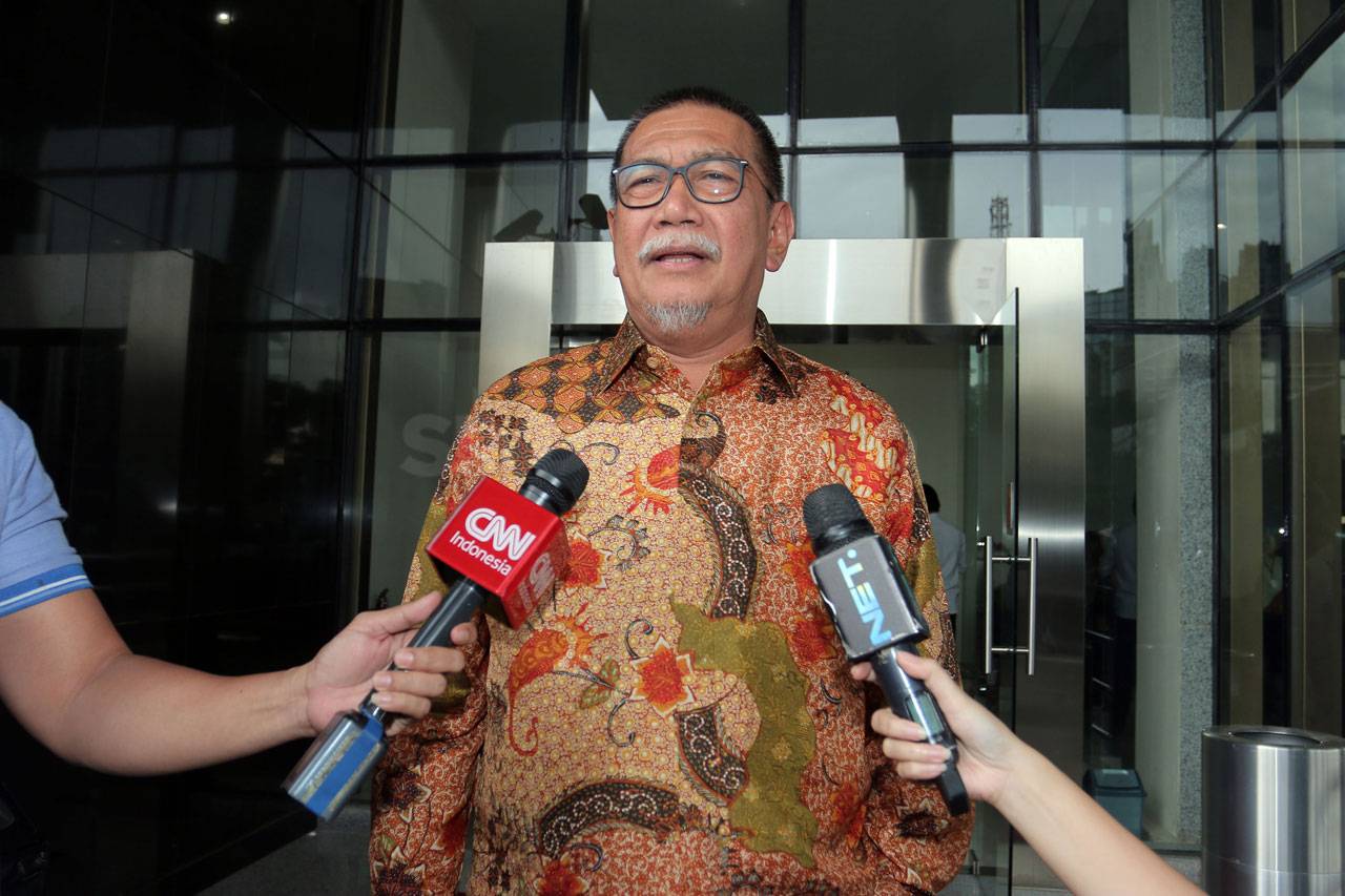 Deddy Mizwar Serahkan...