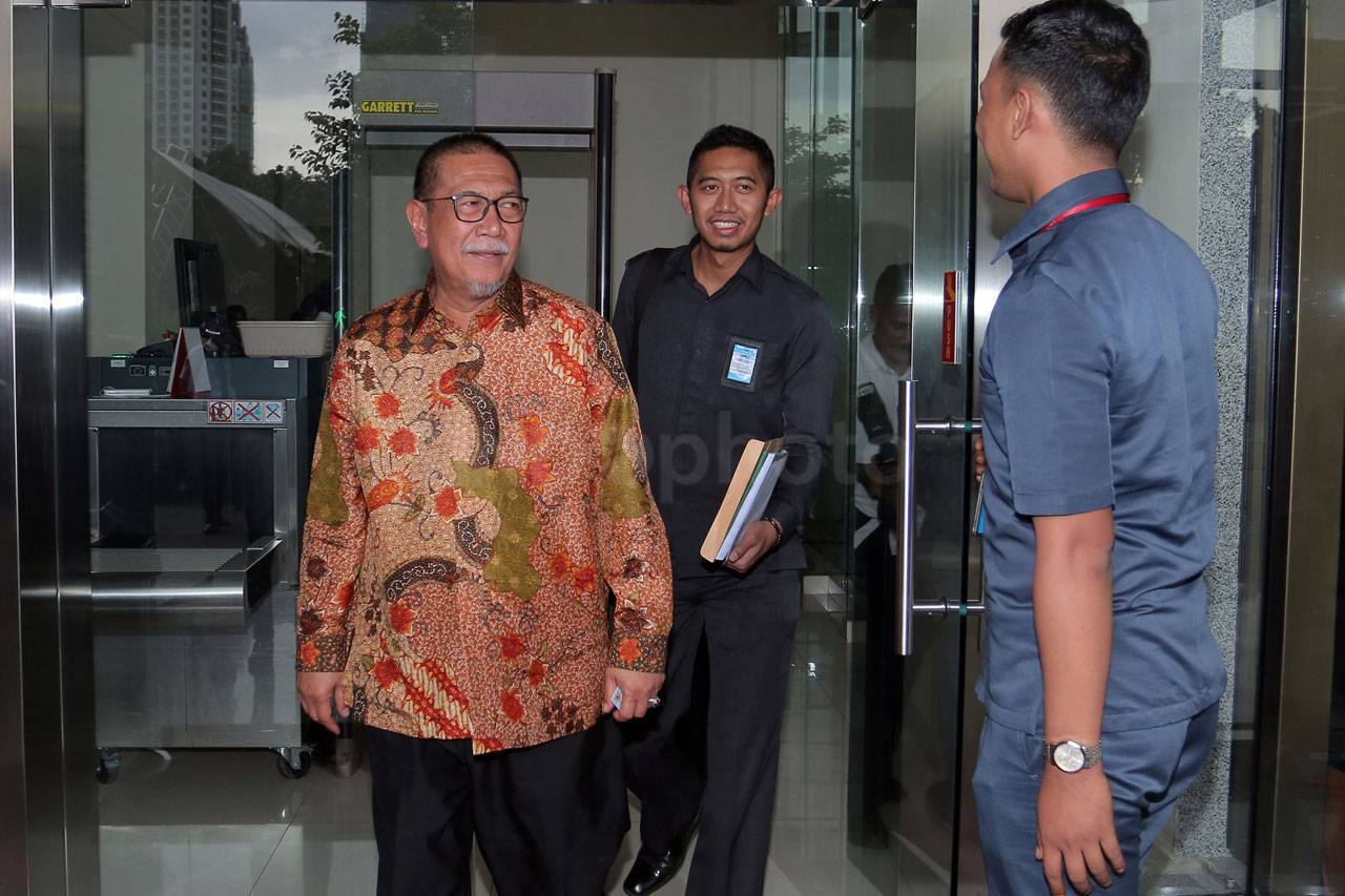 Deddy Mizwar Serahkan...