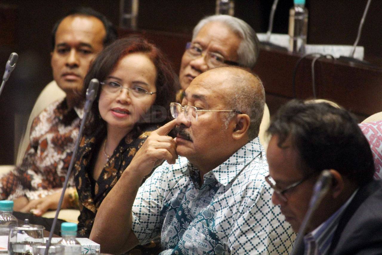 Komisi II Rapat dengan...
