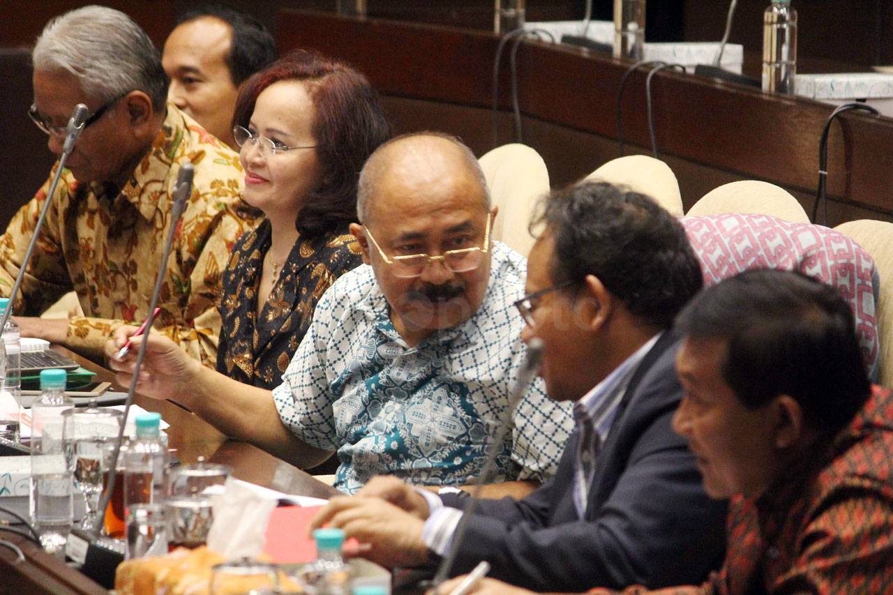 Komisi II Rapat dengan...