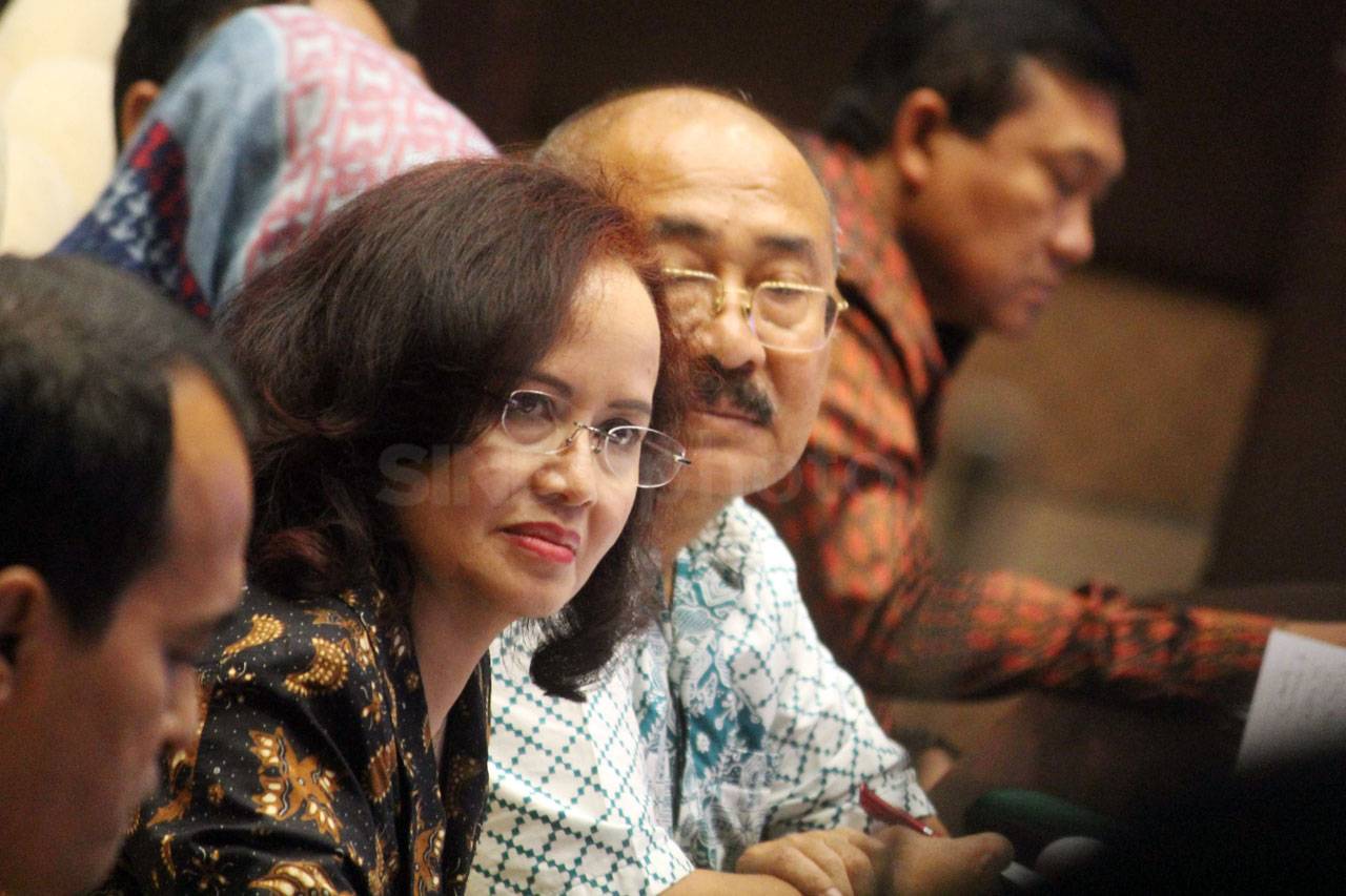 Komisi II Rapat dengan...