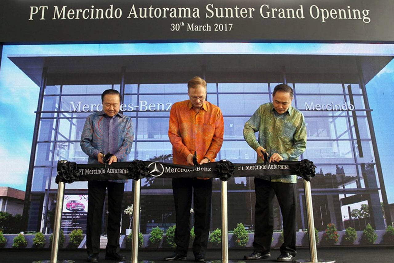 Mercedes Benz Buka Dealer...