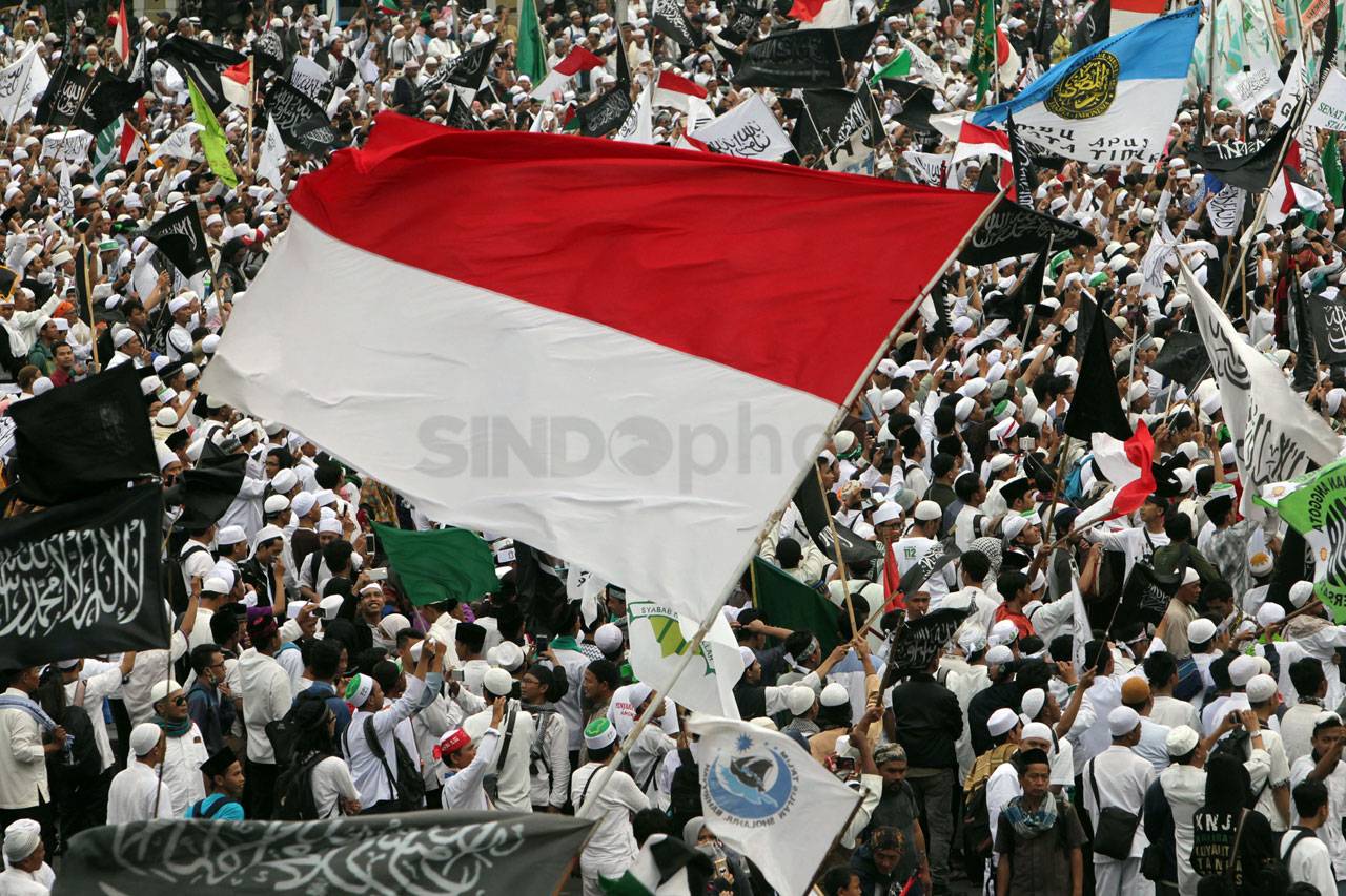 Puluhan Ribu Umat Muslim...