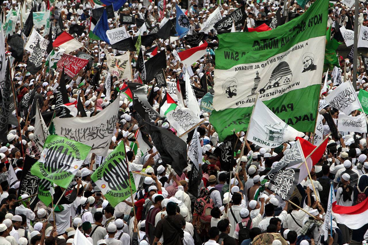 Puluhan Ribu Umat Muslim...