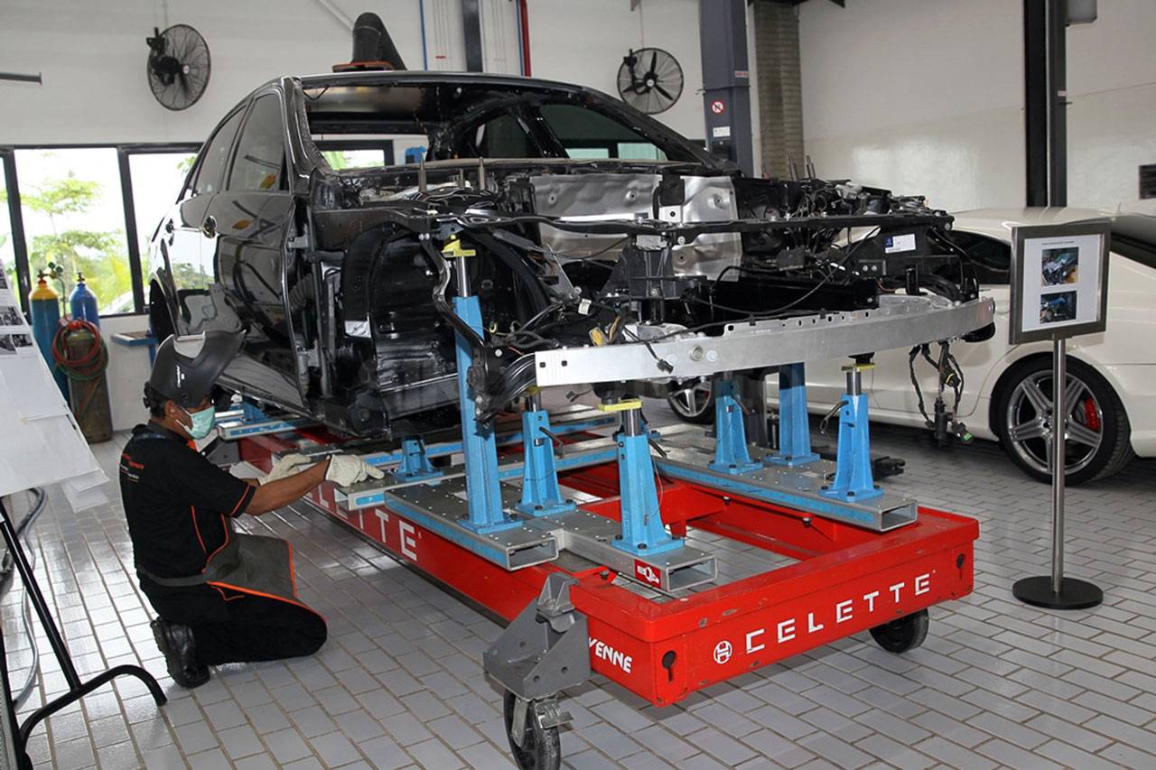 Mercedes Benz Resmikan...