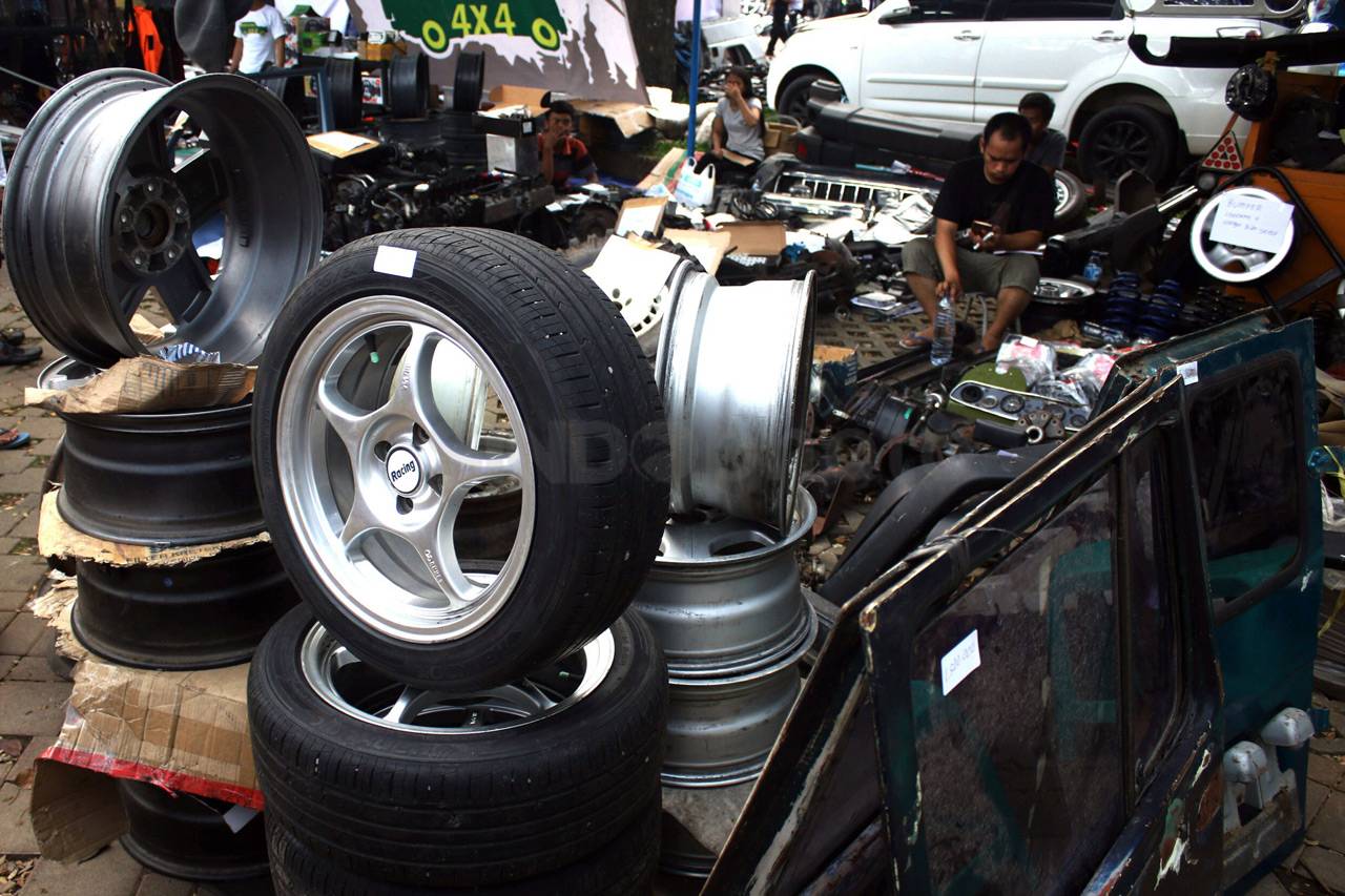 Tumplek Blek di Parkir...
