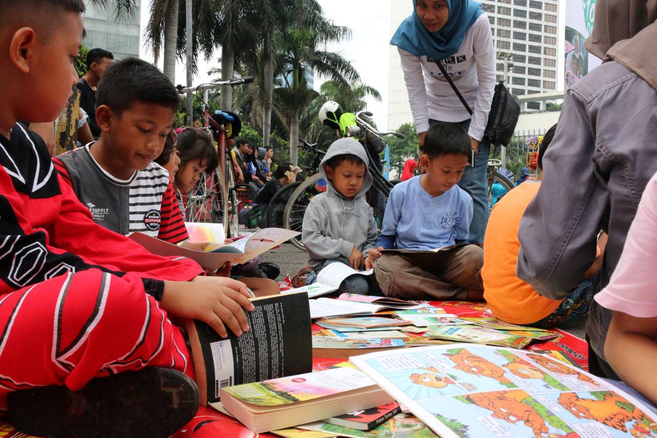 Gerakan Buku untuk 100...