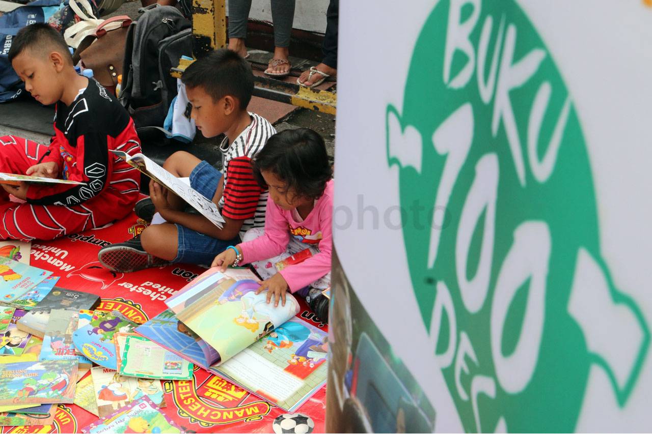 Gerakan Buku untuk 100...