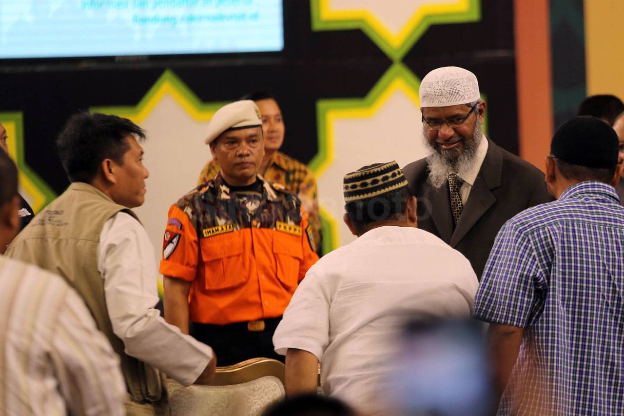 Ribuan Umat Muslim Ikuti...