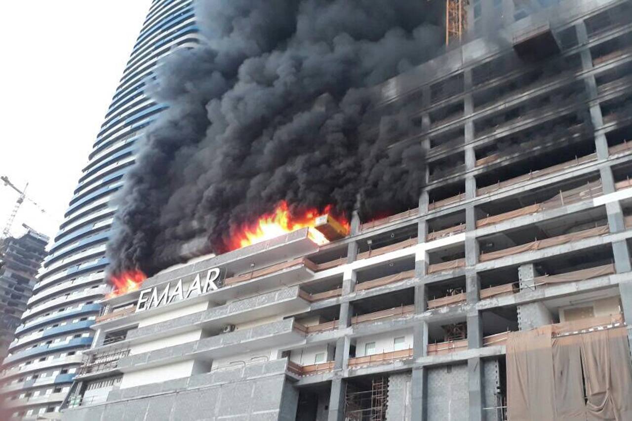 Gedung Pencarkar Langit...