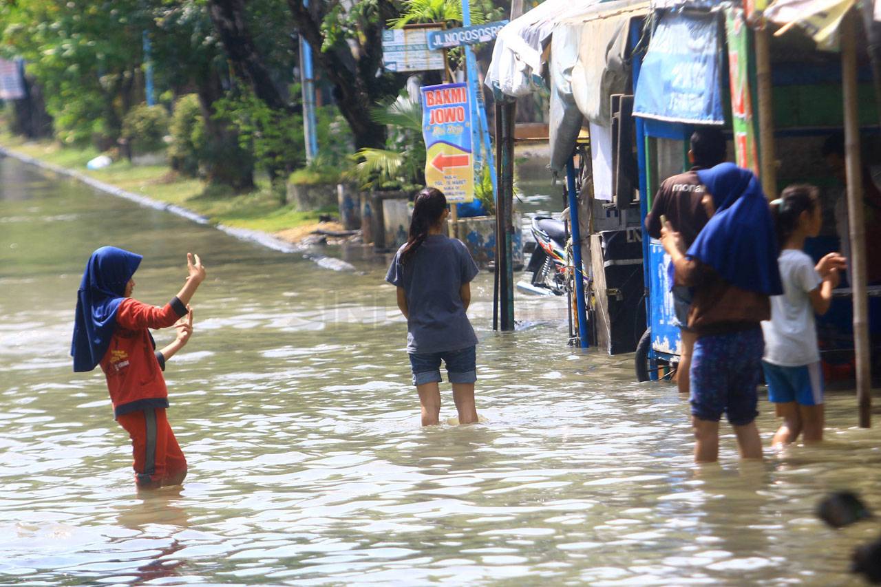 Hujan Lebat Landa Semarang,...