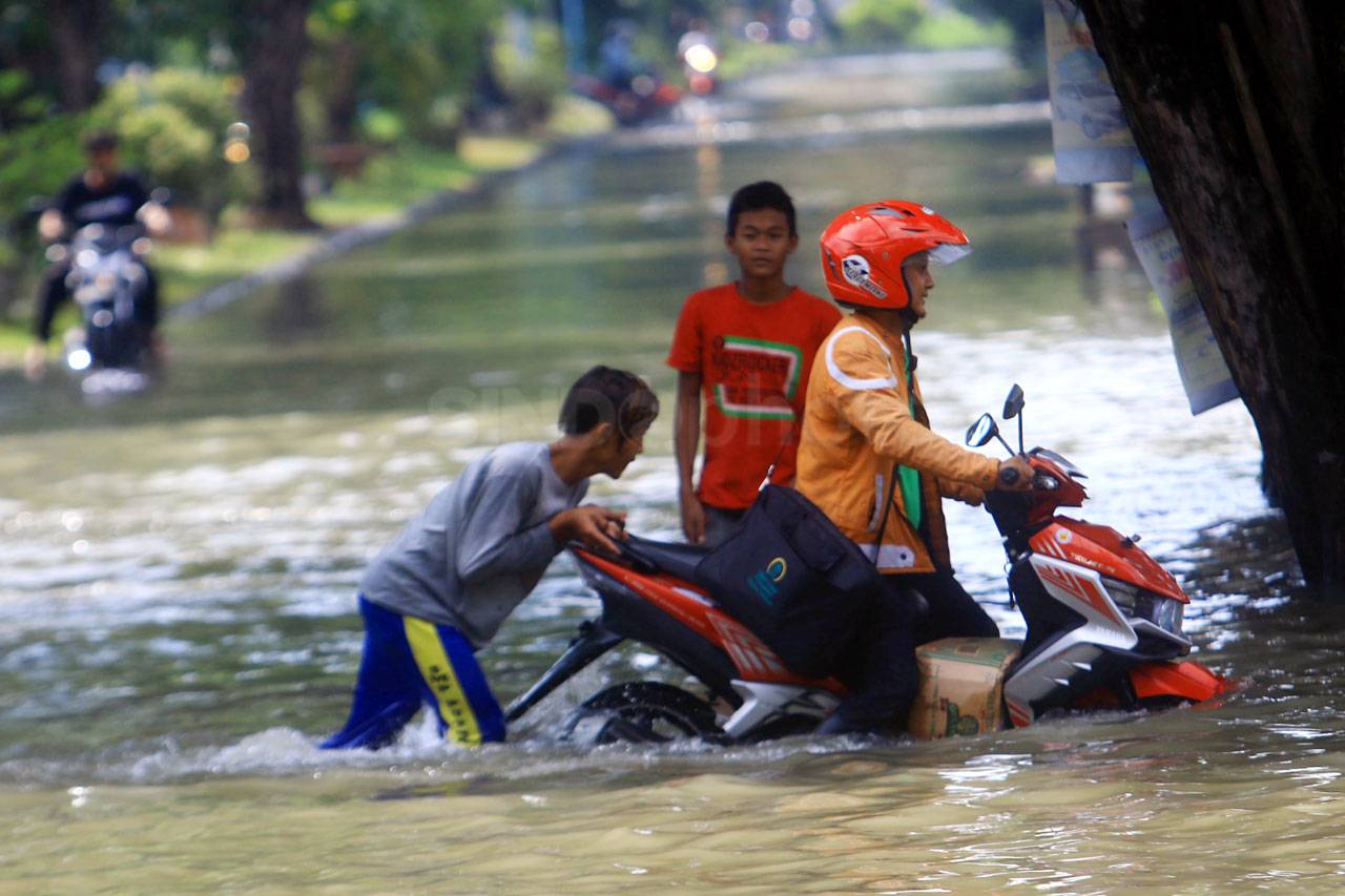 Hujan Lebat Landa Semarang,...