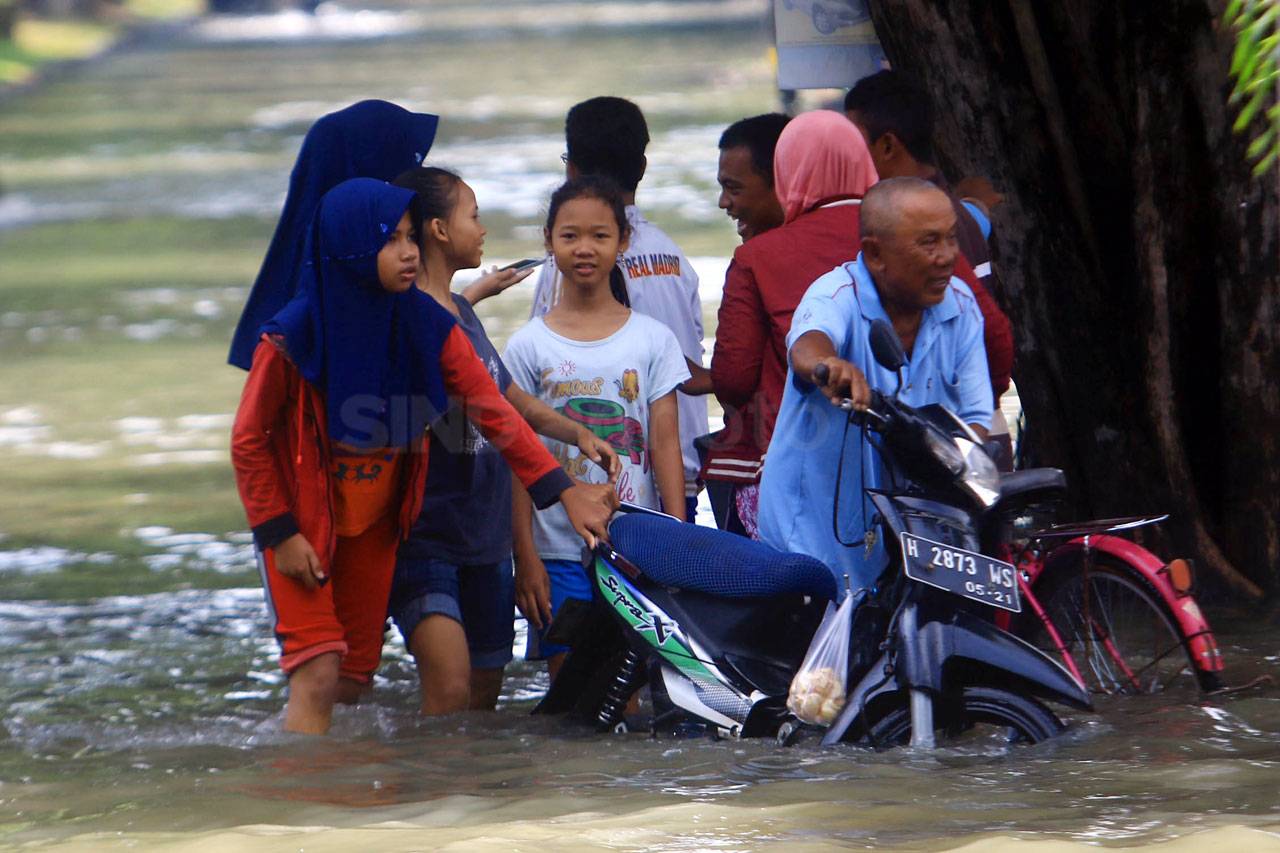 Hujan Lebat Landa Semarang,...