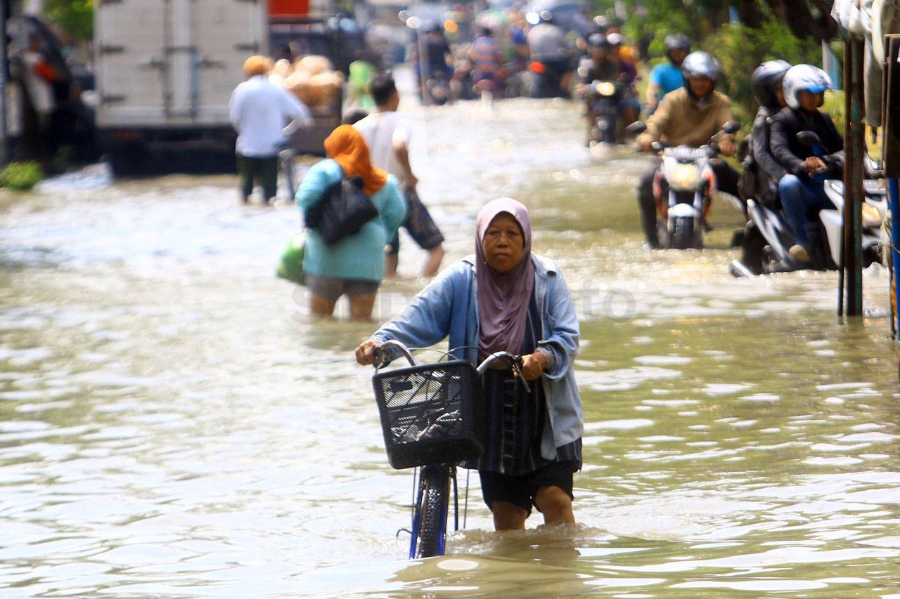 Hujan Lebat Landa Semarang,...