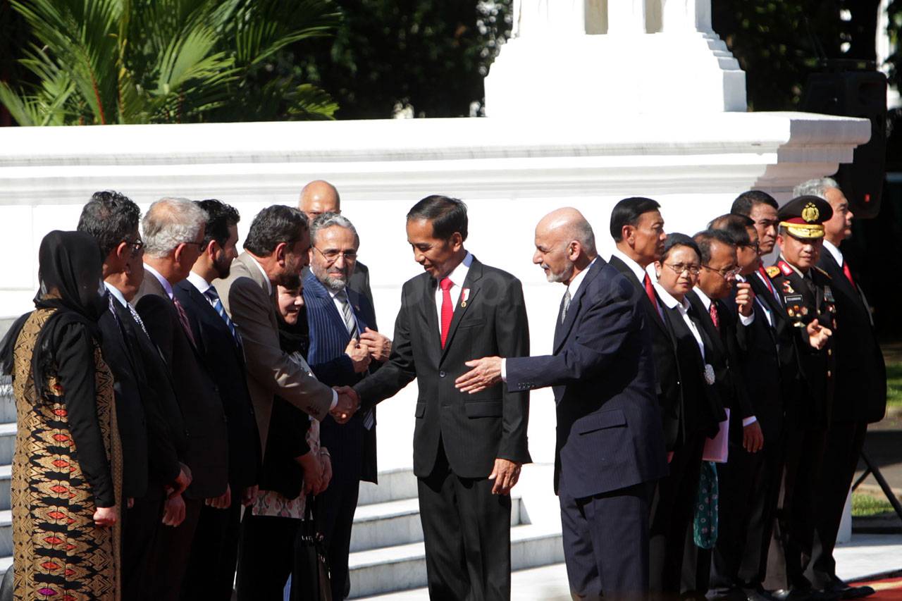 Presiden Jokowi Terima...