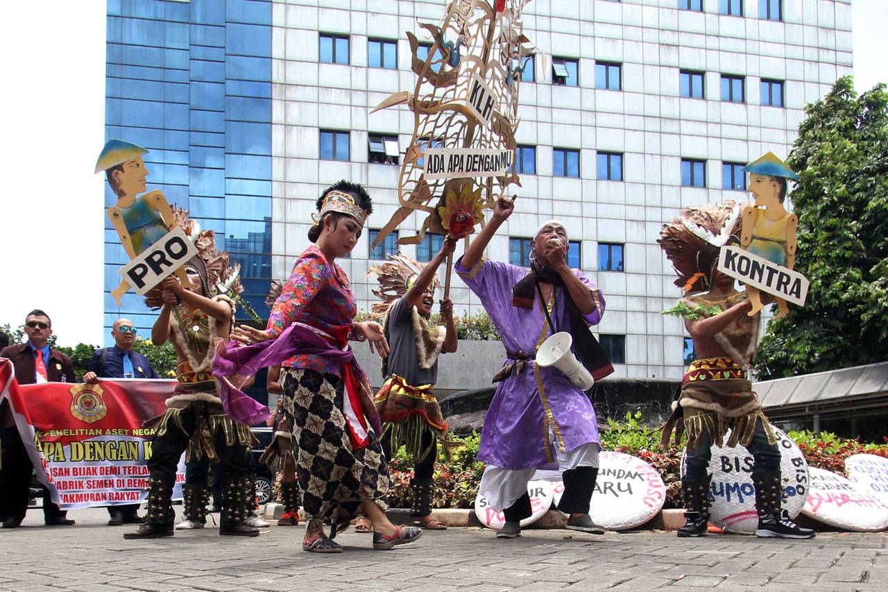 Aksi Budaya Dukung Pabrik...