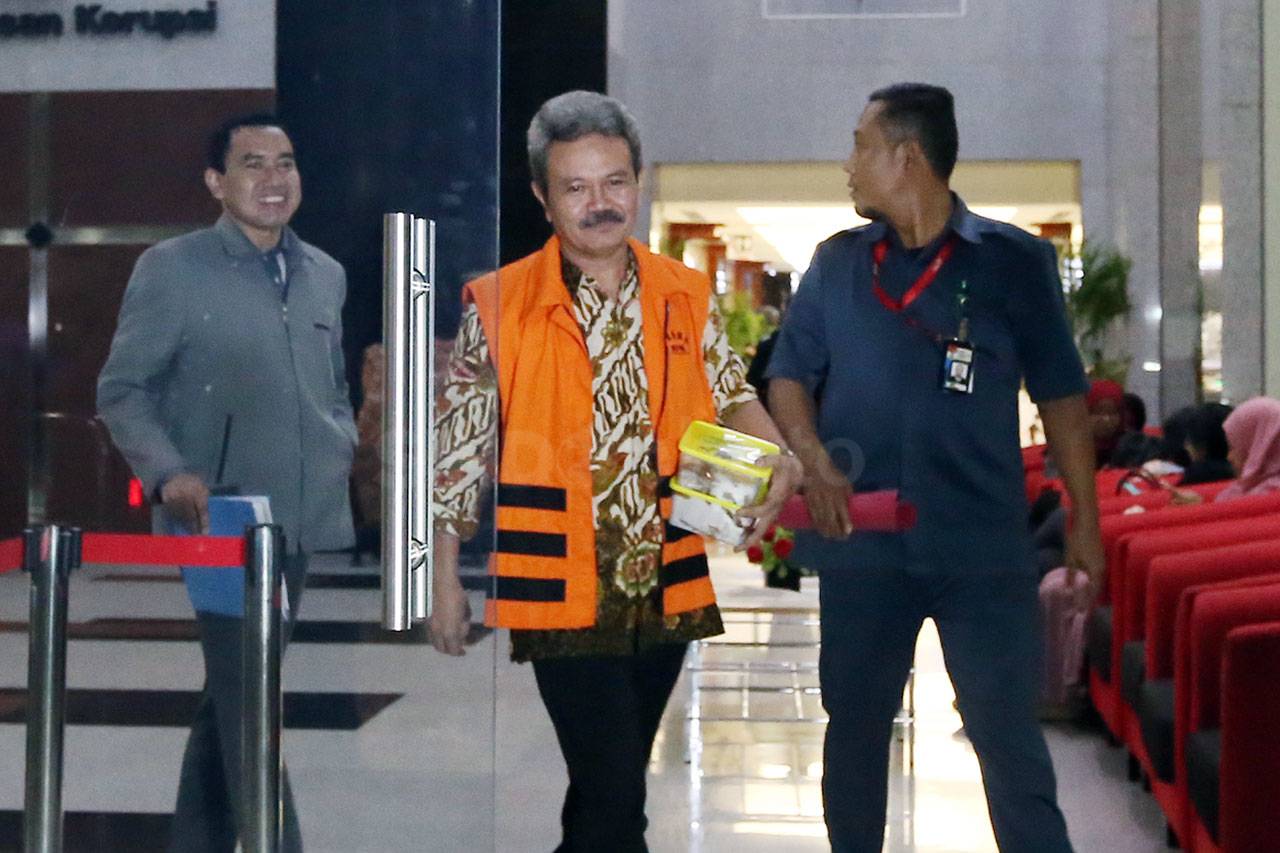 KPK Lanjutkan Pemeriksaan...