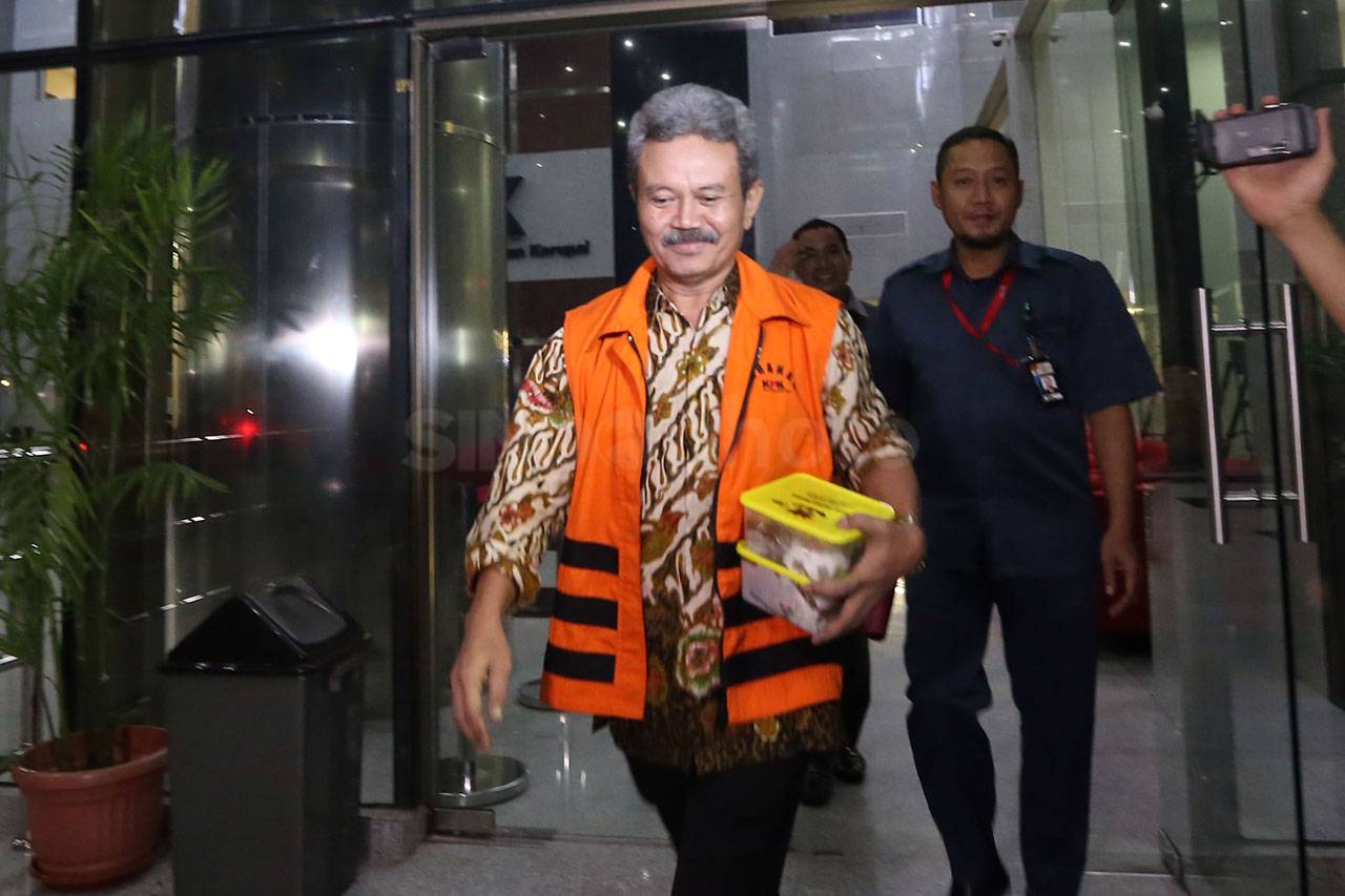 KPK Lanjutkan Pemeriksaan...