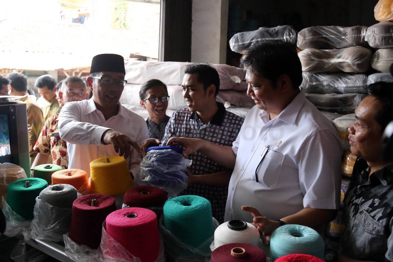 Menperin Tinjau Sentra...