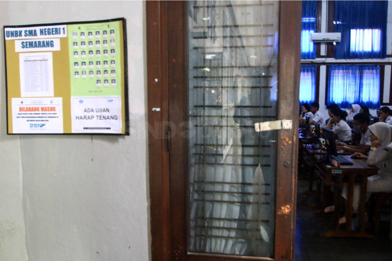 SMAN 1 Semarang Selenggarakan...
