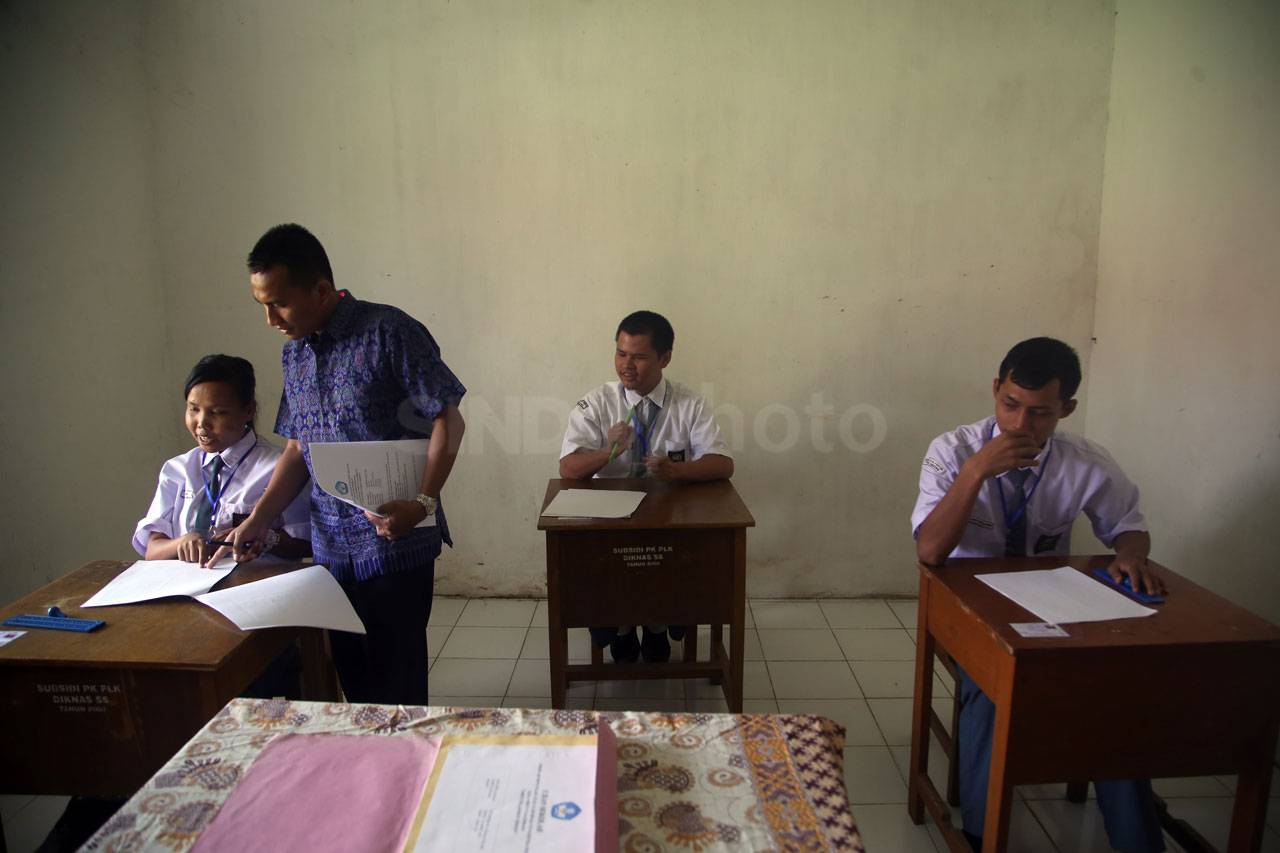 Ujian Nasional Siswa...