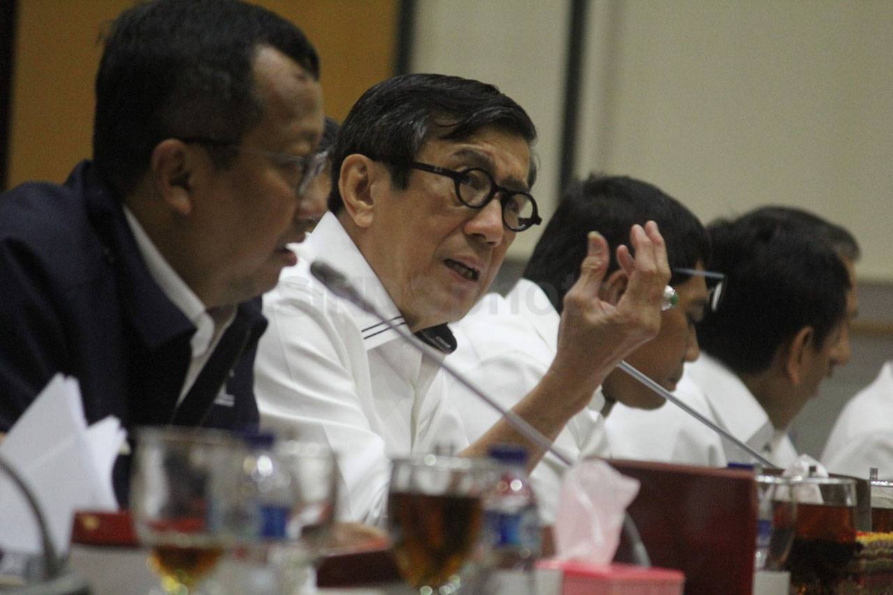 Menkum HAM Raker dengan...