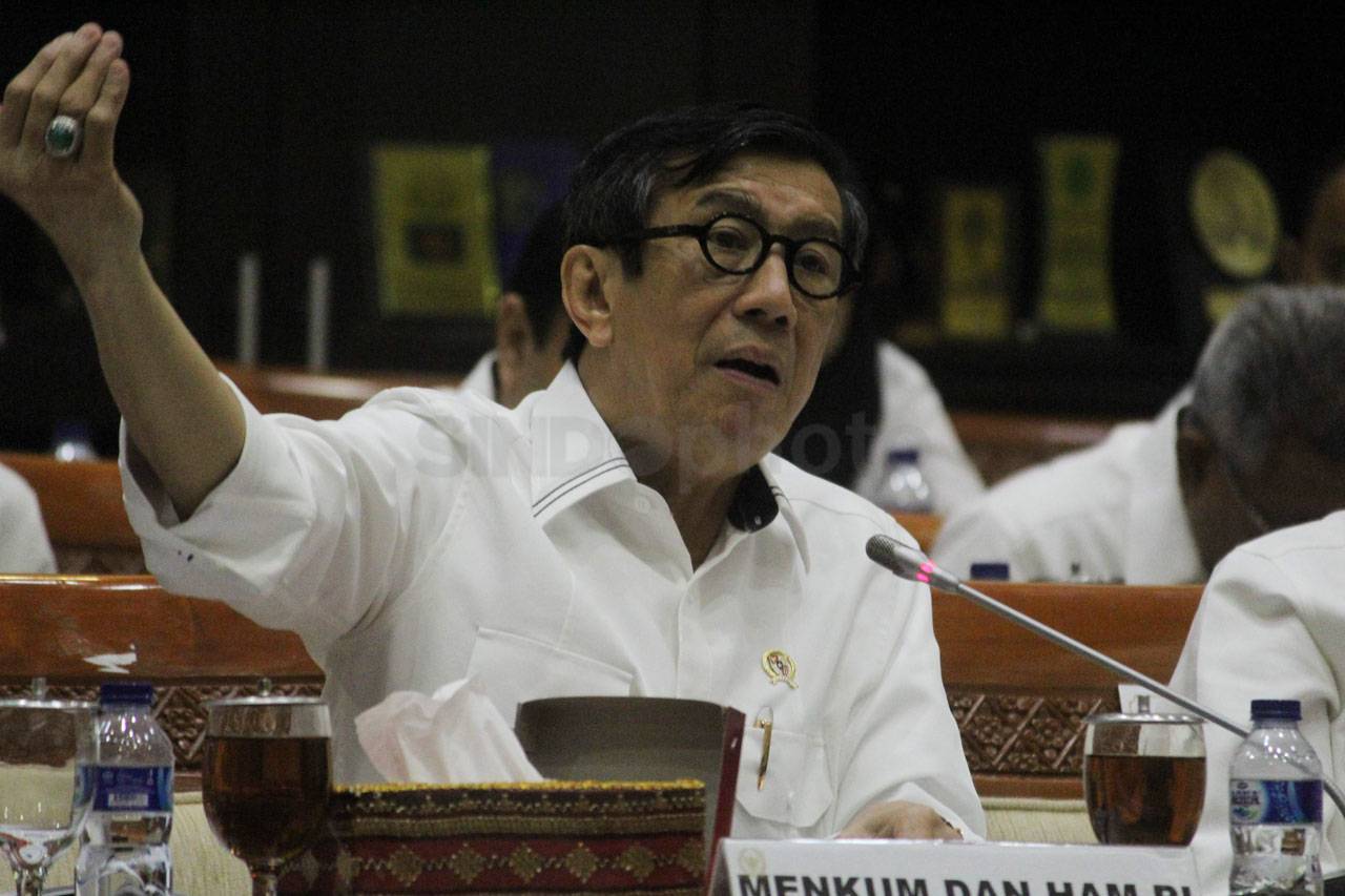 Menkum HAM Raker dengan...