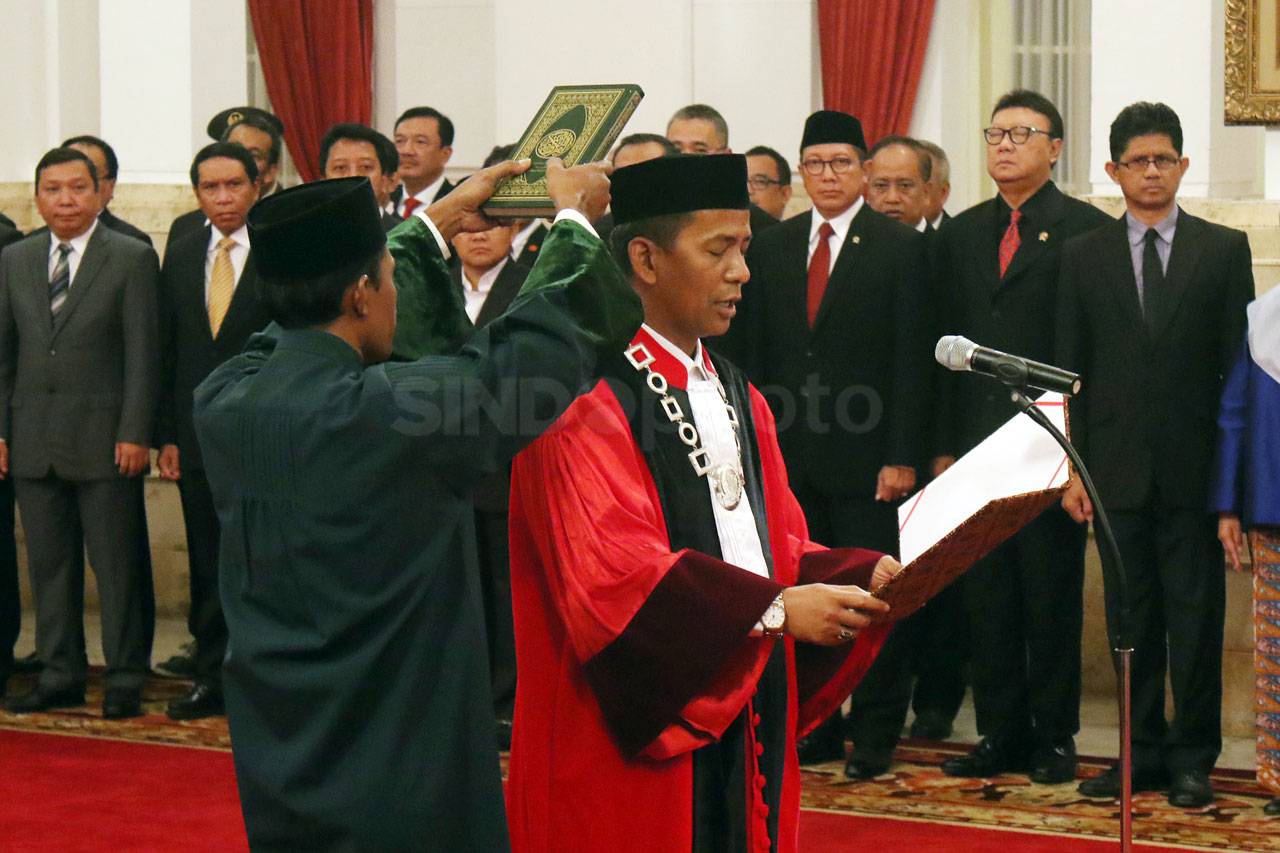 Presiden Jokowi Lantik...