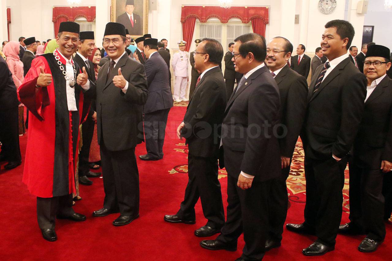 Presiden Jokowi Lantik...