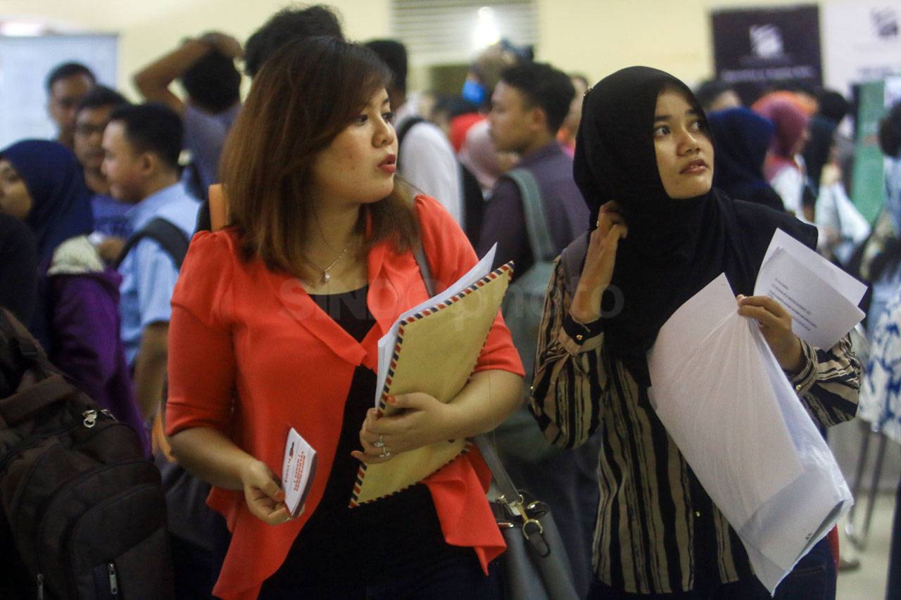 Ribuan Pencari Kerja...