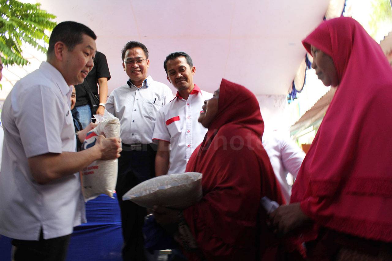 HT Kunjungi Bazar Beras...