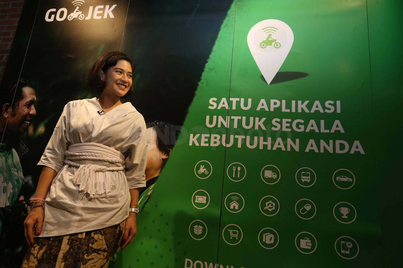 Dian Sastro Nonton Bareng...