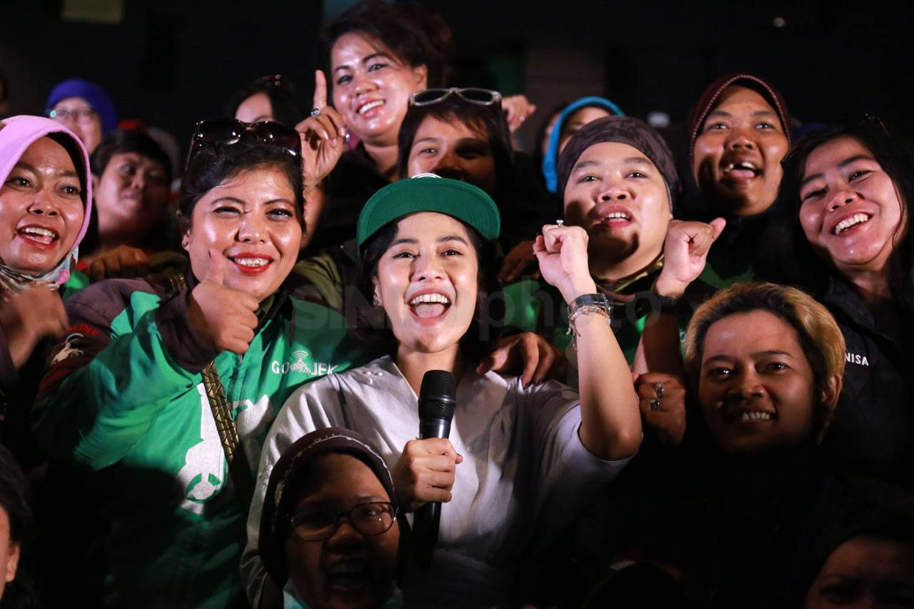 Dian Sastro Nonton Bareng...