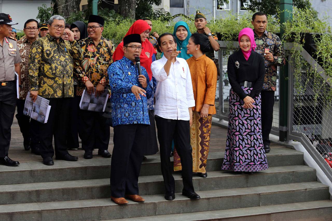Presiden Jokowi Bagikan...